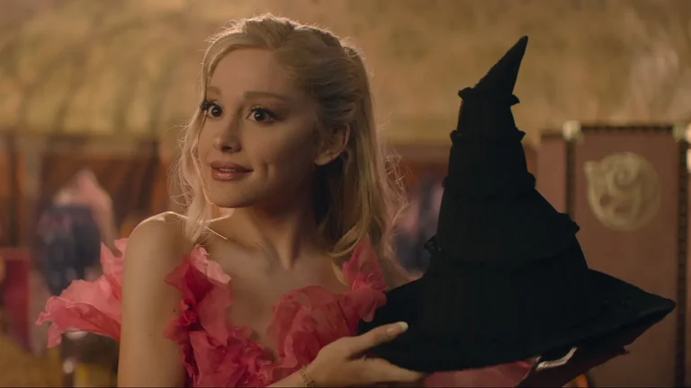 ariana-grande-as-glinda
