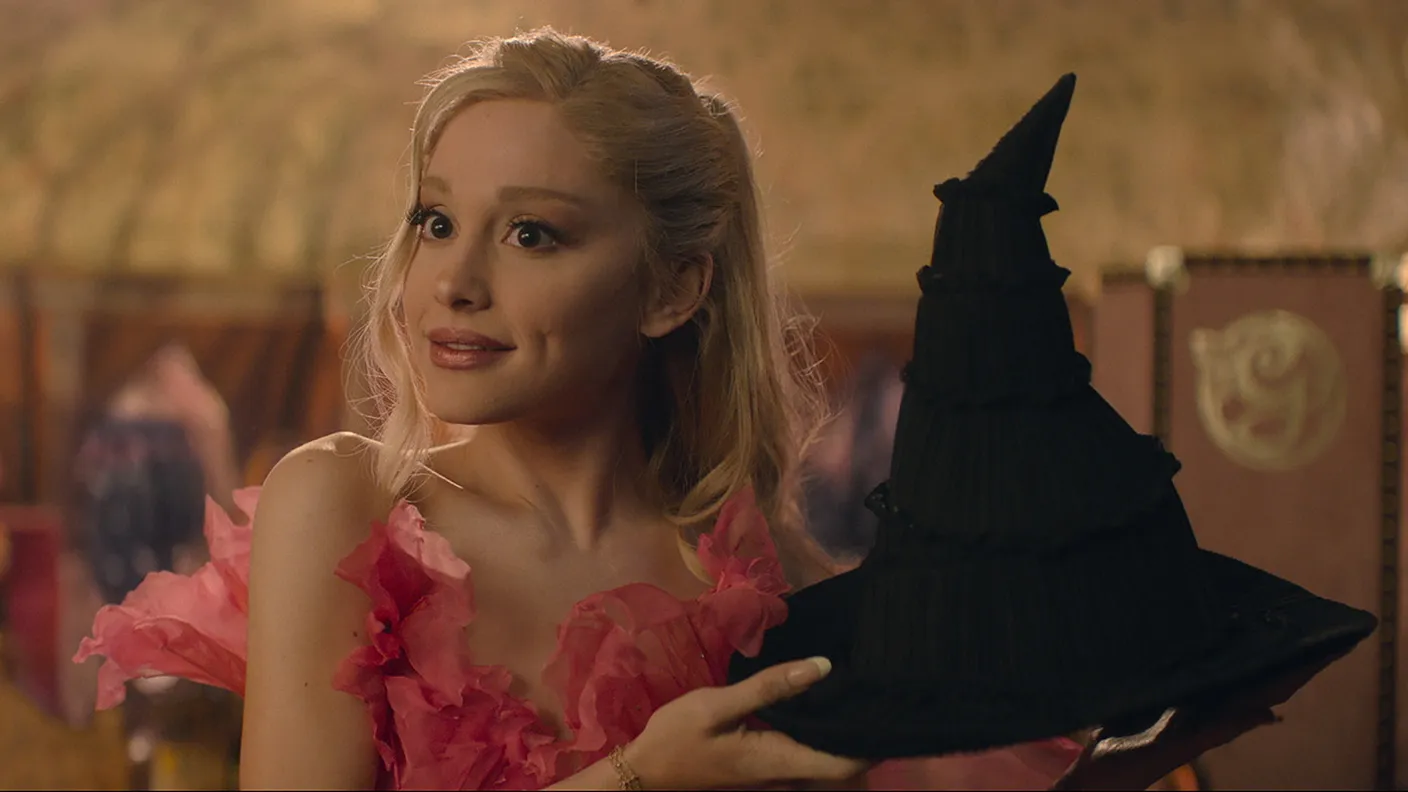 ariana-grande-as-glinda