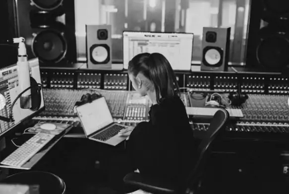 ariana grande working on new album